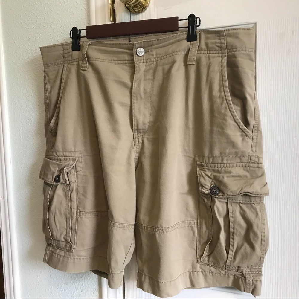 Men’s Old Navy cargo shorts khaki 38